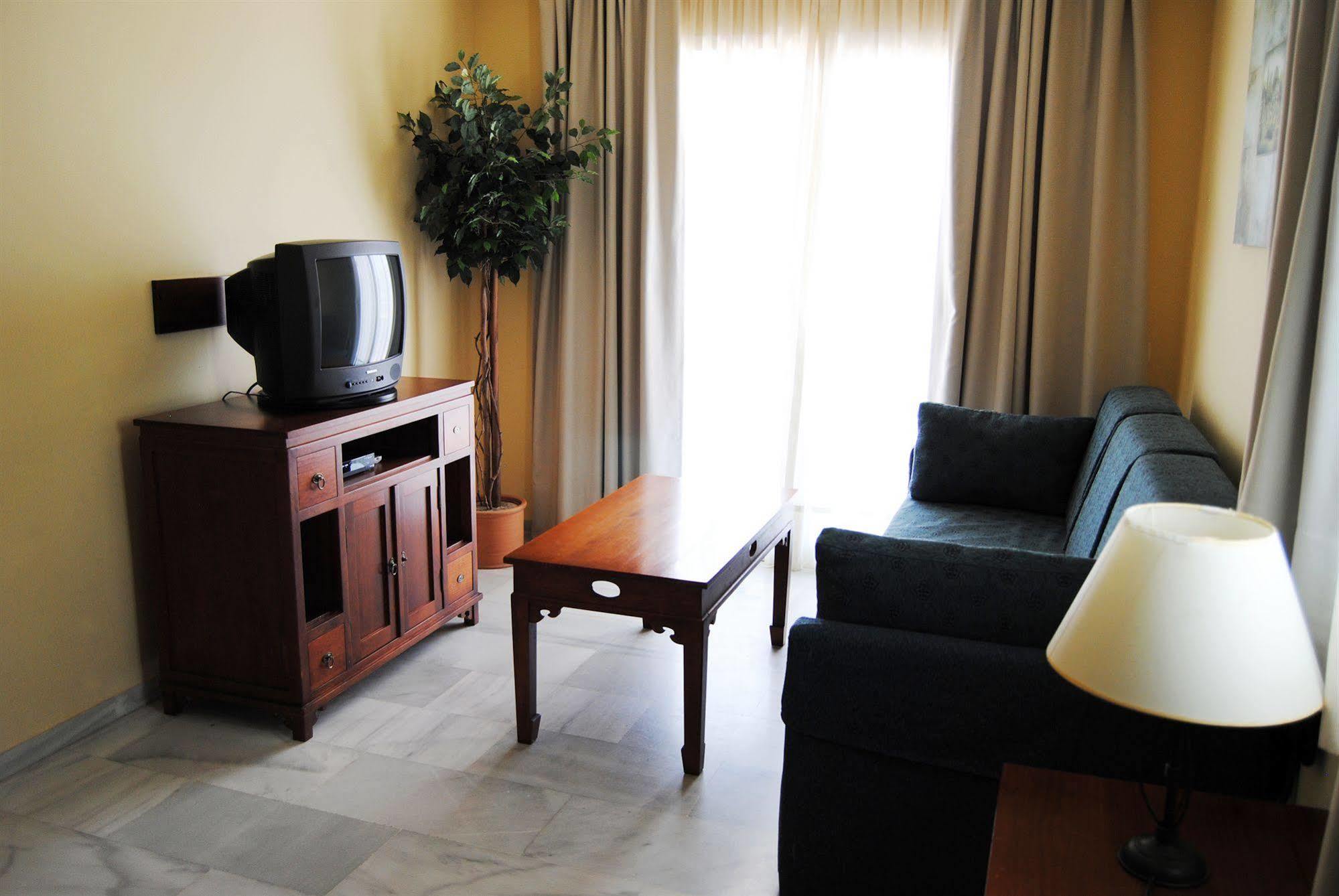 Apartamentos Turisticos Anoreta Rincón de la Victoria Εξωτερικό φωτογραφία