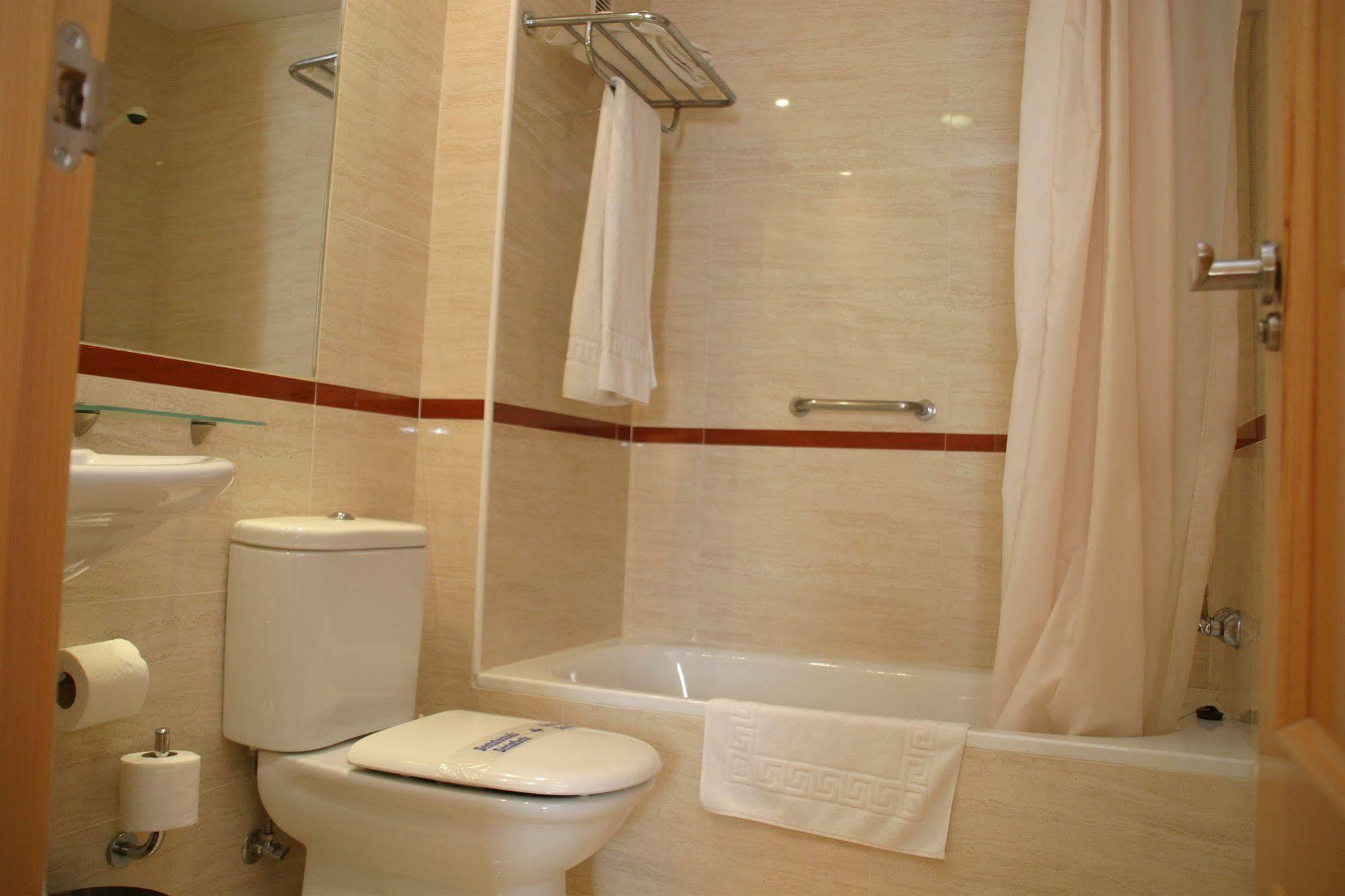 Apartamentos Turisticos Anoreta Rincón de la Victoria Εξωτερικό φωτογραφία